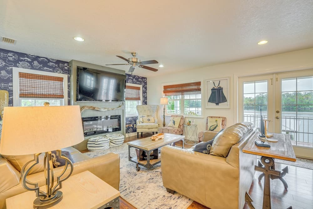 Private Dock & Water Views! Homosassa Retreat