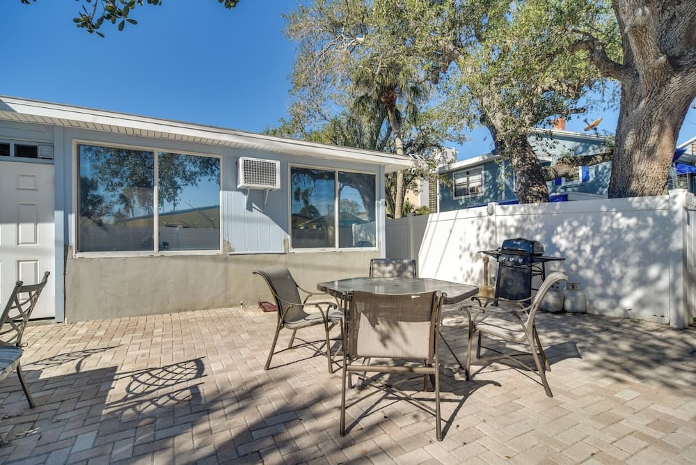 Florida Unit Steps From Indian Rocks Beach Access!