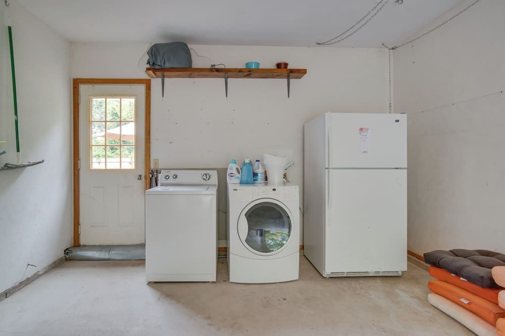 Dennis Retreat: 4 Mi to Mayflower Beach!