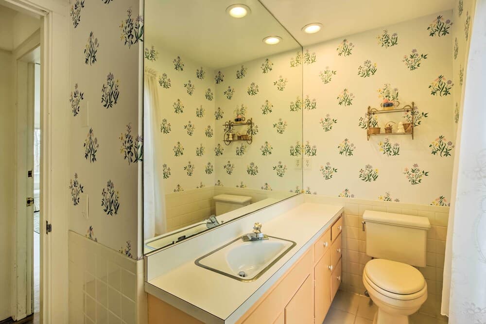 1/2 Mi to Beach: Hyannis Port Gem w/ BBQ & Views