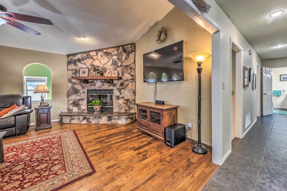 Cloudcroft Escape w/ Forest Views!