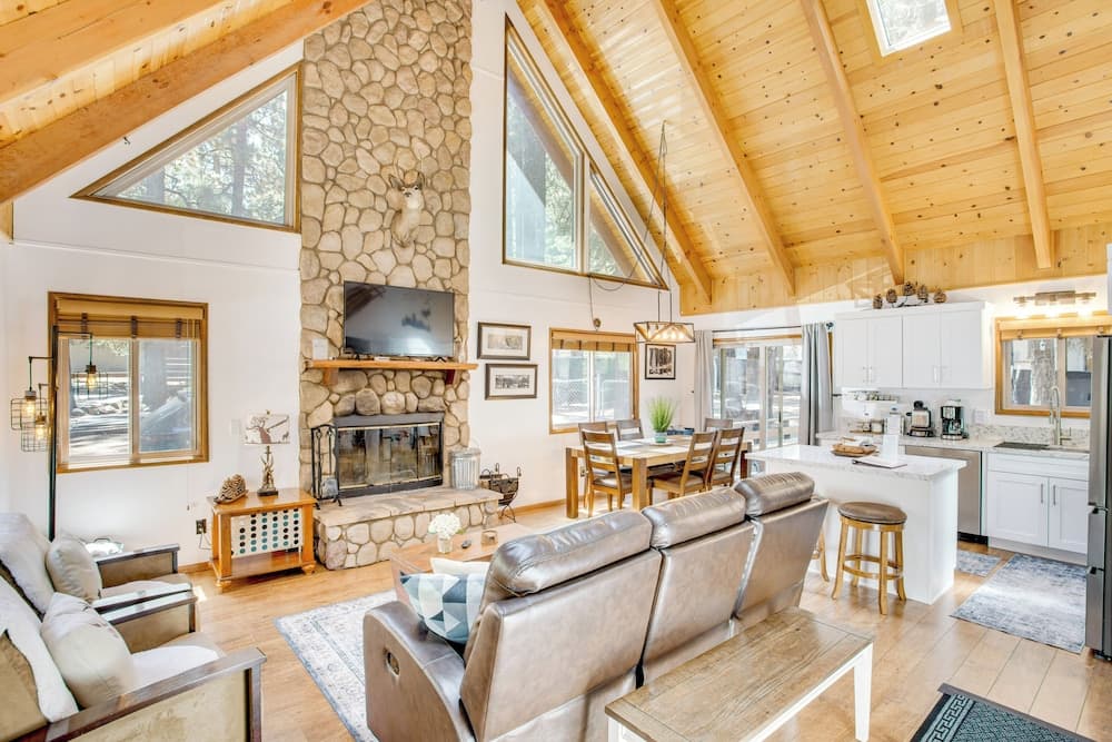 Walk to Snow Summit! Cabin Near Chairlift/shuttle