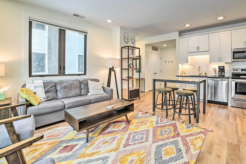 Traverse City Condo: Half Mi to Front Street!