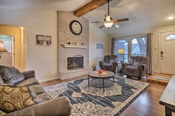 Home w/ Screened Porch ~ 10 Miles to Dtwn Okc!