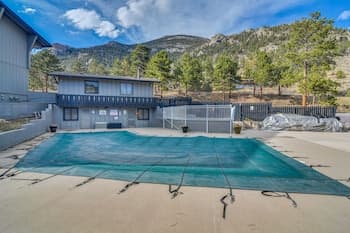 Estes Park Vacation Rental w/ Private Hot Tub!