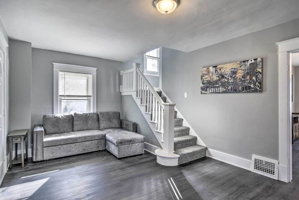 Dog-friendly Home ~ 14 Mi to Highmark Stadium