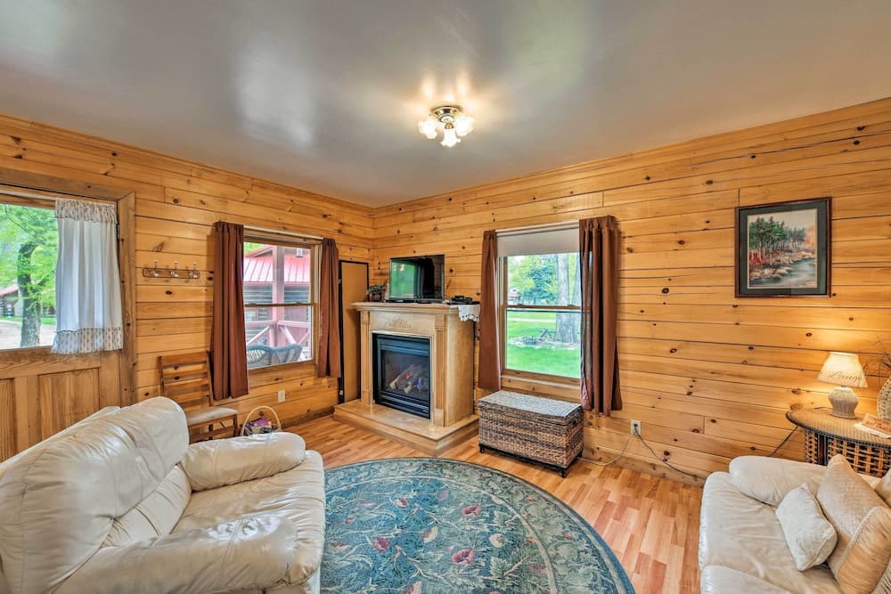 Cozy Colorado Cabin w/ Deck, Grill & River Access!