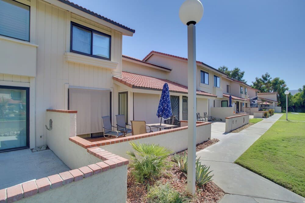 Townhome w/ Pool Access, Near Dtwn Palm Springs!