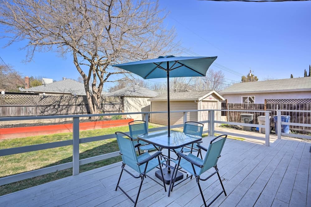 Pet-friendly Sacramento Home ~ 5 to Downtown!