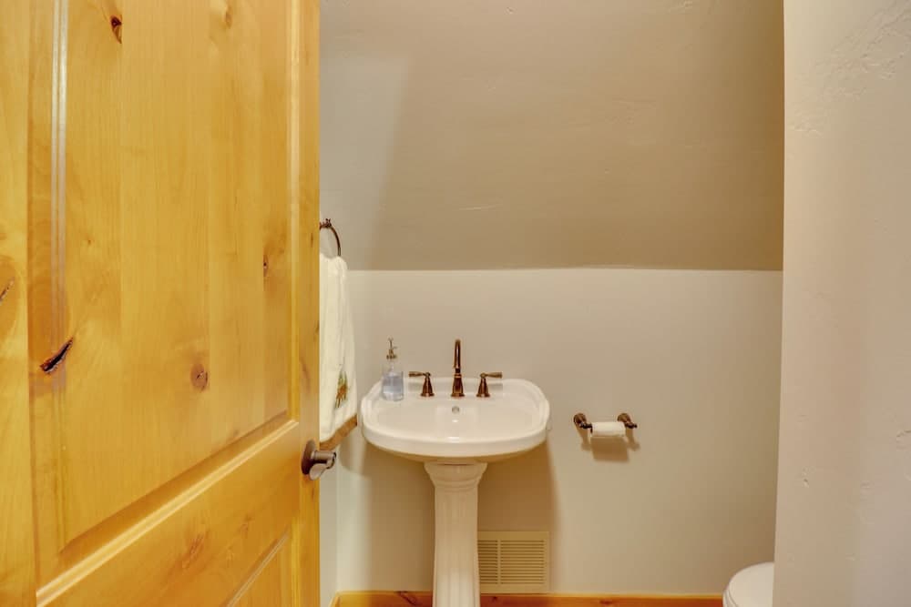 Enchanting Glacier Park Getaway by Flathead Lake!