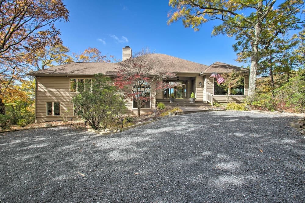 Wintergreen Resort Retreat: Ski, Hike, Golf!