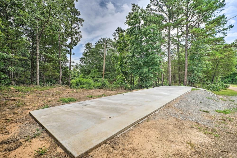 Updated Tuskahoma Cabin w/ Fire Pit & Deck!