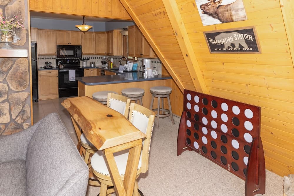 'lazy Bear Lodge' in Florissant w/ Mountain Views!