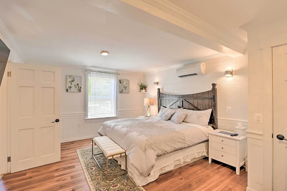 Cute Ellsworth Home w/ Deck, 16 Mi to Acadia!