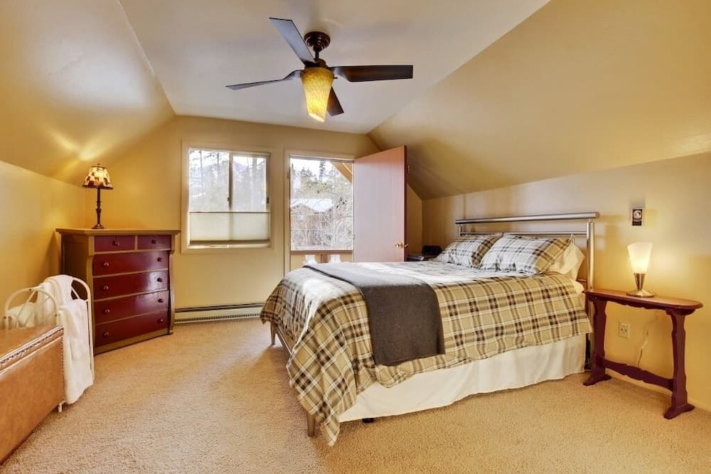 Cozy Mtn Home ~ 2 Mi to Breck Resort & Main St!