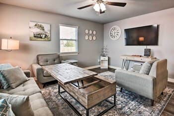 Home: Grassy Yard, Walk to Bentonville Square