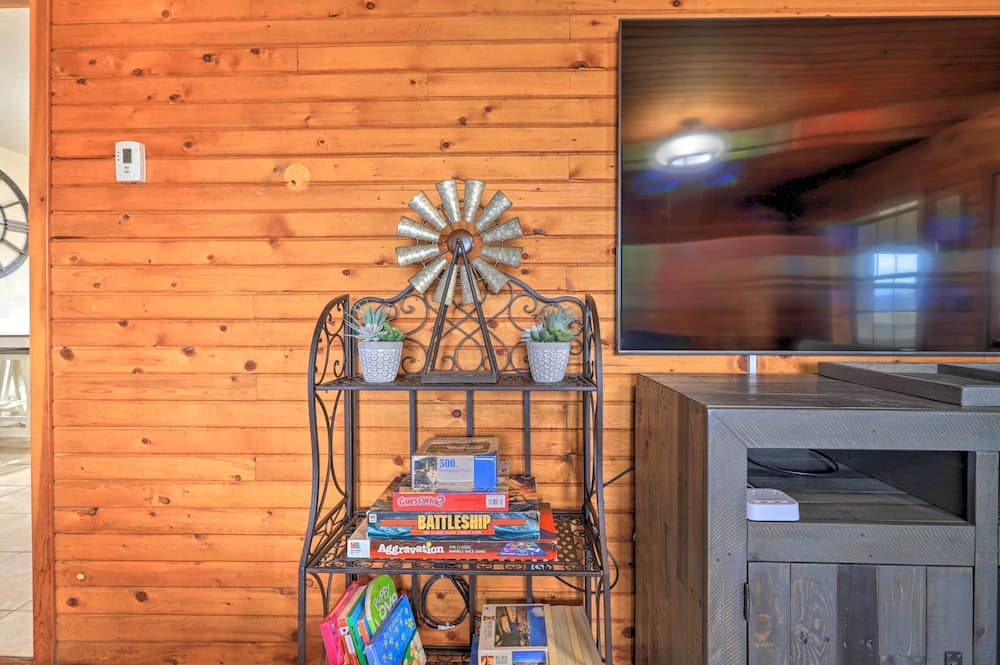 Secluded Cabin w/ Hot Tub, Game Room & Views!