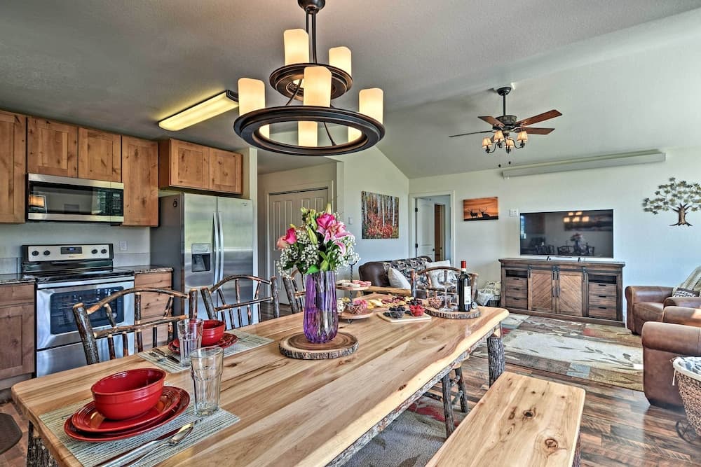 Estes Park Mountain-view Retreat: 3 Miles to Rmnp!