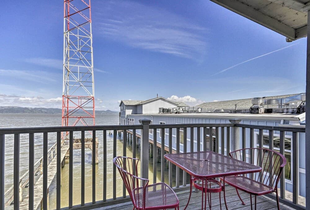 Waterfront Condo on Pier in Downtown Astoria!