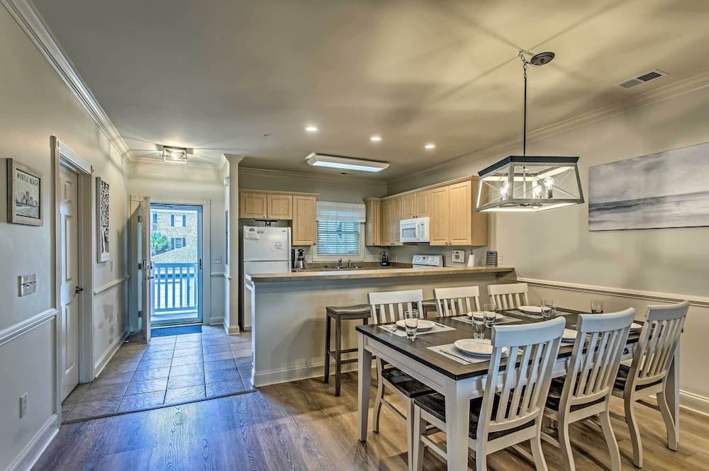 3 Mi to Myrtle Beach: Coastal Condo w/ Pool!