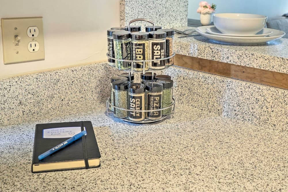 Shawnee Condo < 10 Mi to Downtown Kansas City!