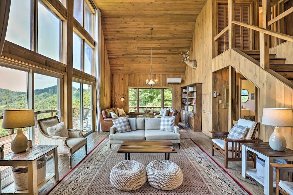 Stunning Views: Mountaintop Cabin in Burnsville!