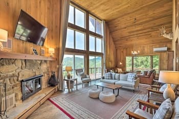 Secluded Mountaintop Escape w/ Deck + Hot Tub