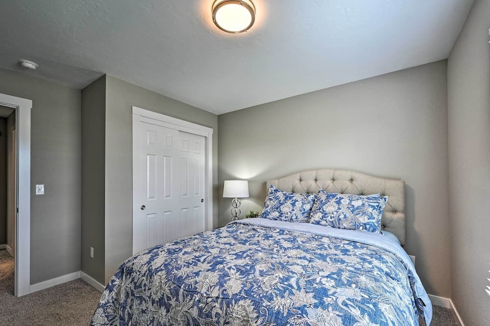 Modern Caldwell House w/ Yard & Furnished Patio!