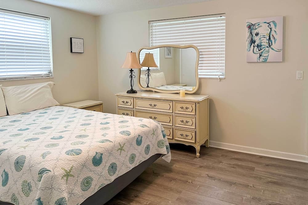 Quiet Venice Retreat With Private Lanai & Pool!