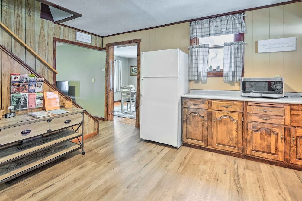 Hilltop Home w/ Grill, In Wayne Nat'l Forest