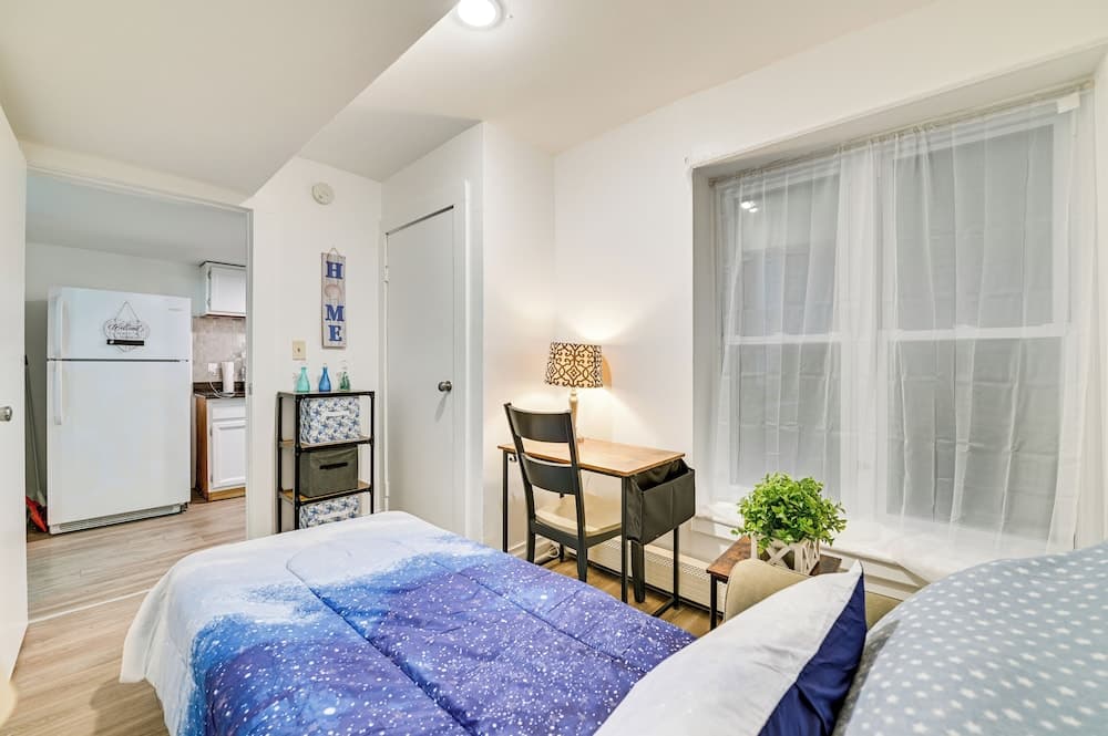 Walk to Downtown Albany: Ten Broeck Triangle Apt!