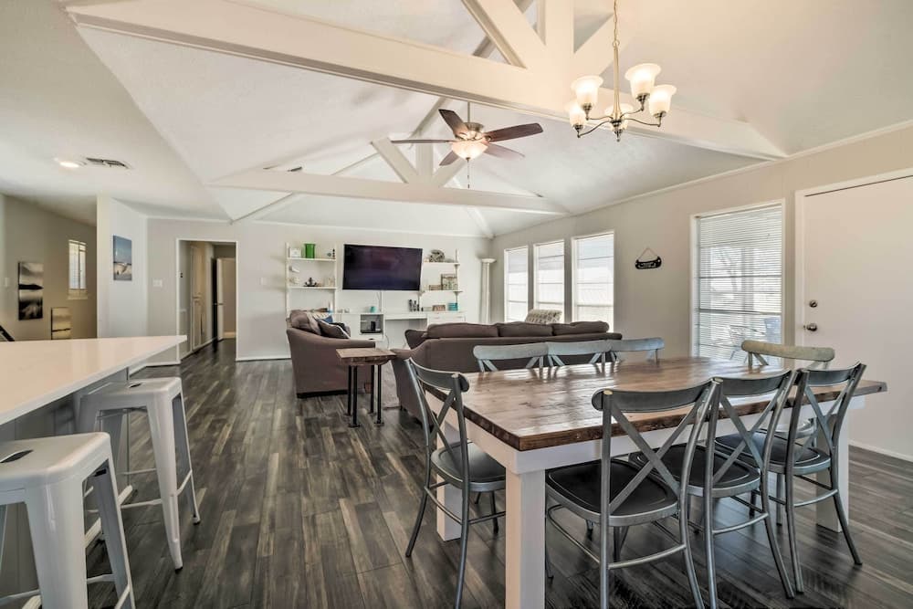 Lake Livingston Vacation Rental w/ Kayaks!