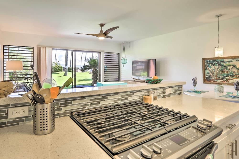 Lush Molokai Island Oasis w/ Private Pool + Beach!