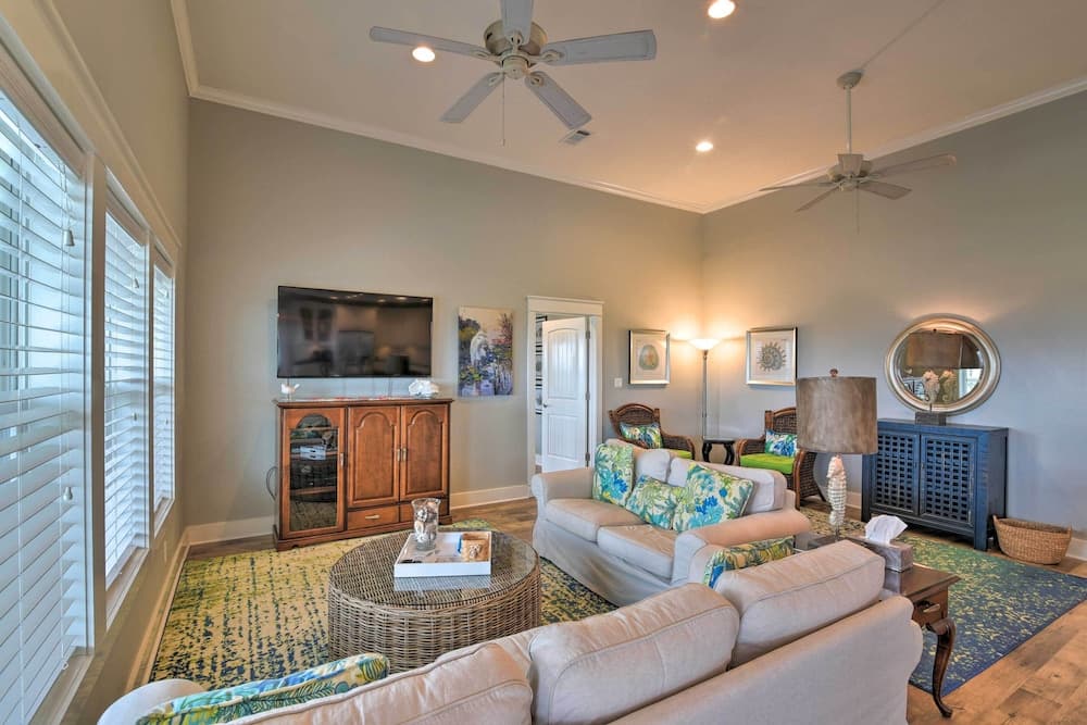 Walk to Beach: Coastal Home in Port Bolivar!