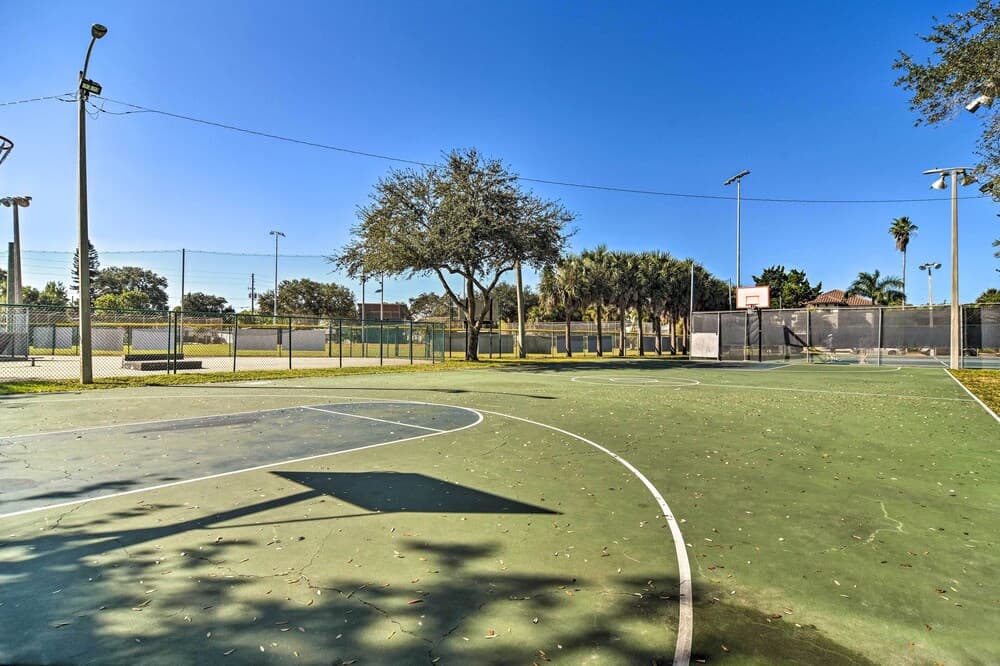 Indian Rocks Beach Home - 2 Blocks to Beach!