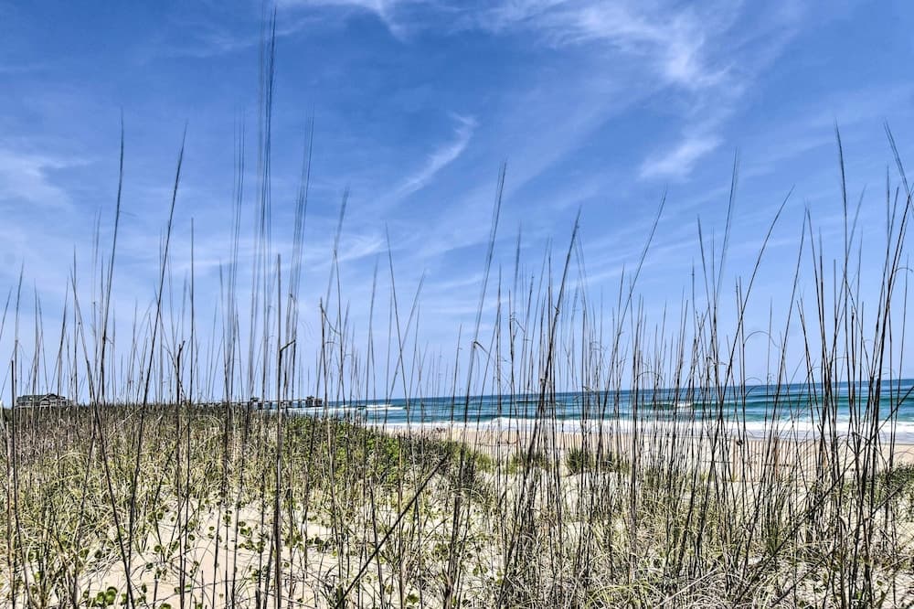 Beachfront Nags Head Condo w/ Private Balcony!