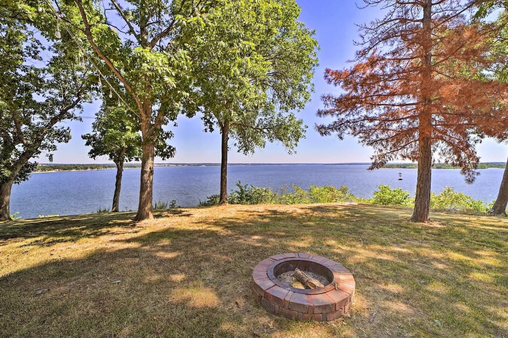Grand Lake Views + Fire Pit: Monkey Island Home!