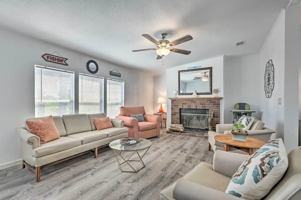 Pet-friendly Home: 10 Mi to Lake Okeechobee!