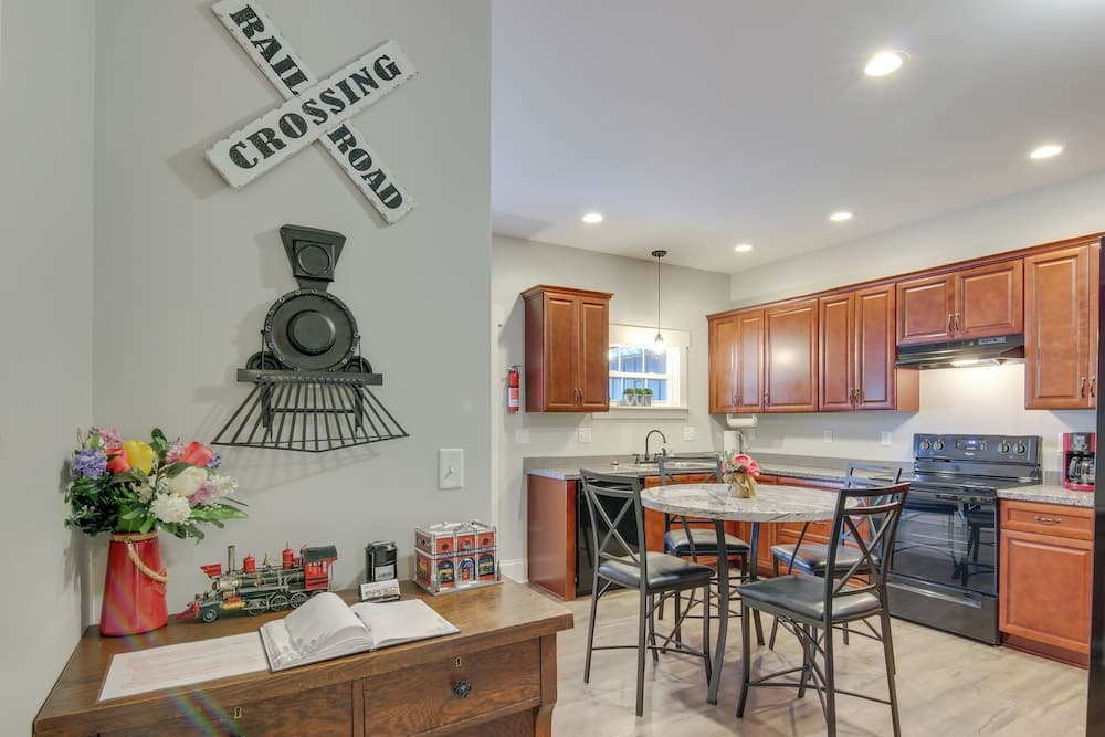 Airy Apartment With Deck - Walk to Main Street!