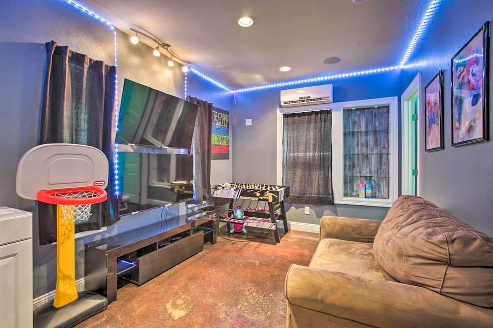 Waveland Family House, 4-minute Drive to the Beach