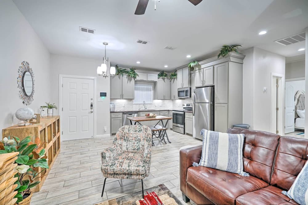 2 Mi to Utrgv: Edinburg Apt in Quiet Neighborhood