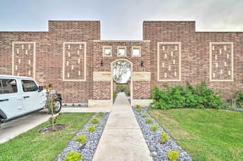 Chic Edinburg Escape: Hike, Fish, & Explore!