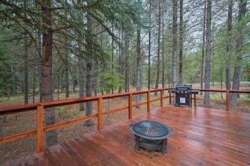 2 Cozy Island Park Cabins w/ Near the Lake!