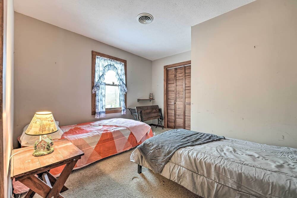 Primitive Goshen Pine Lodge With Fireplace!