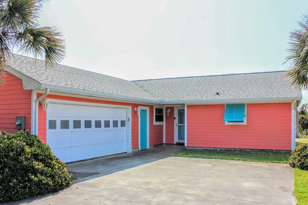 Colorful Emerald Isle Home: Just Steps to Beach!