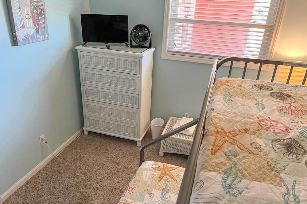 Colorful Emerald Isle Home: Just Steps to Beach!