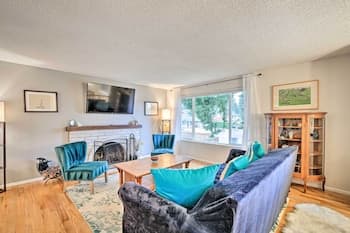 Spacious Kent Getaway w/ Yard, Deck + Grill!