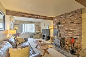 Bartlett Condo w/ Pool Access - Near Skiing!