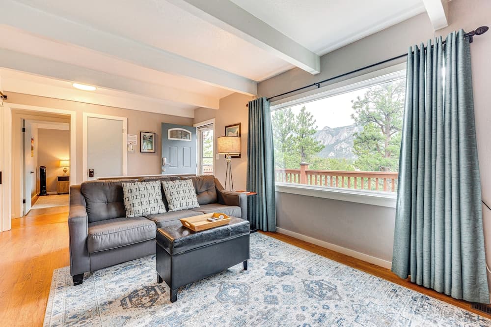 Estes Park Condo w/ Deck & Views ~ 3 Miles to Rmnp