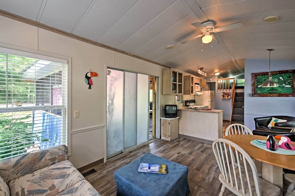 Middle Bass Island Home - Pool & Hot Tub Access!